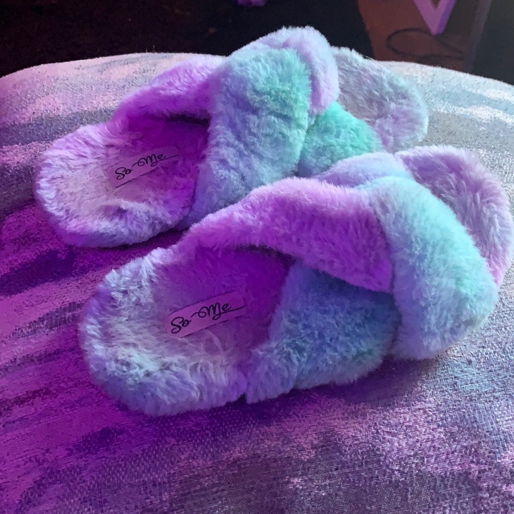 Fluffy sandals